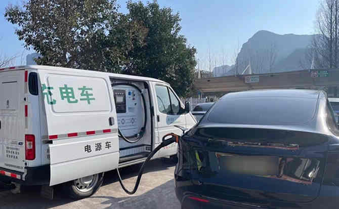 新丰汽车搭电